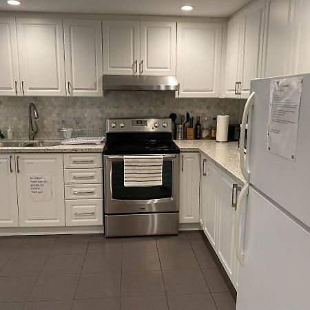 Yonge And Finch Subway !S Spacious And Modern Private Bd With Shared Bathroom 多伦多 外观 照片