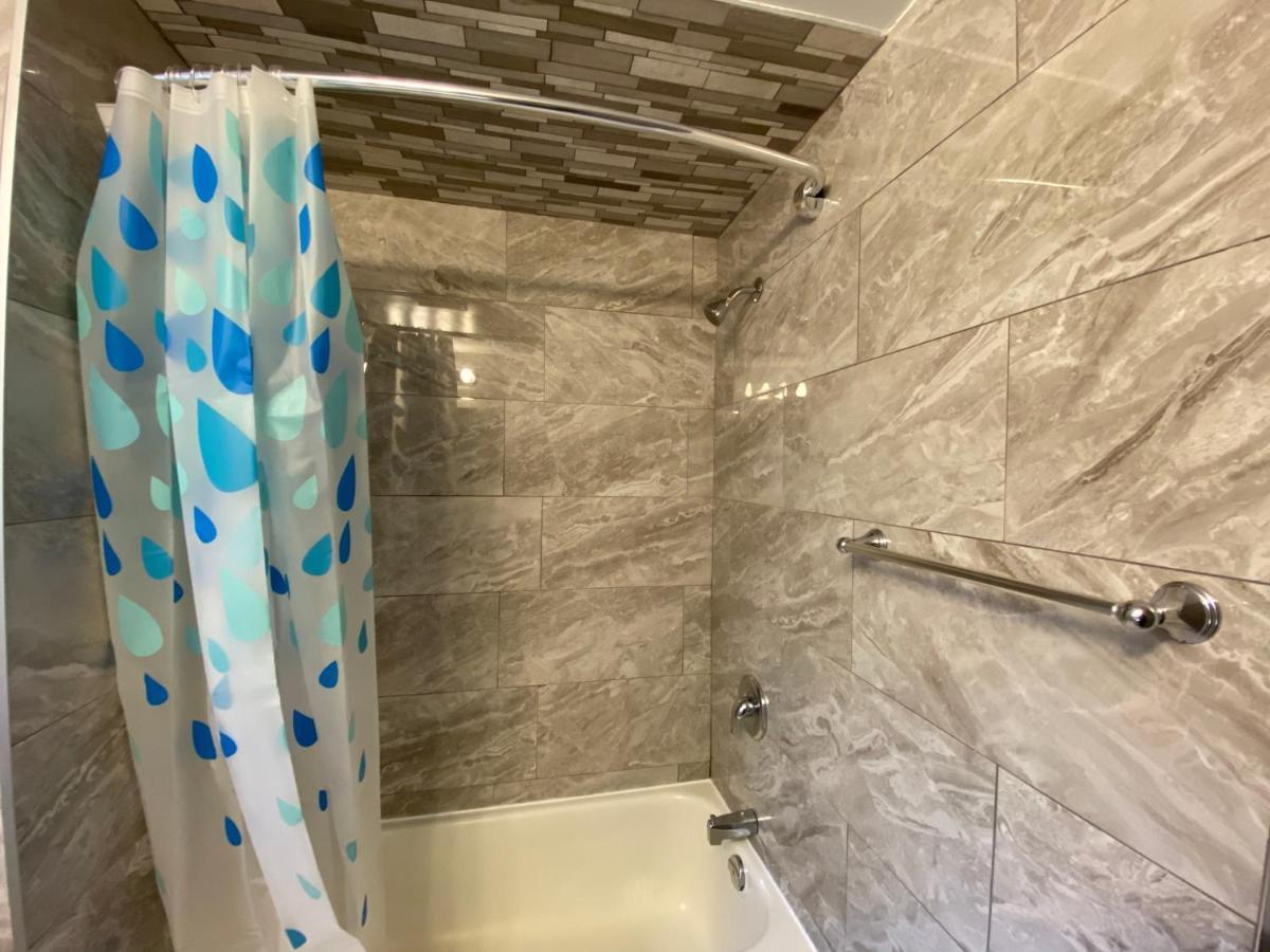 Yonge And Finch Subway !S Spacious And Modern Private Bd With Shared Bathroom 多伦多 外观 照片